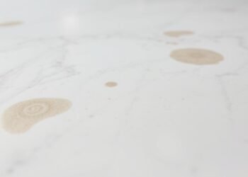 פנים זוהרות חלקות